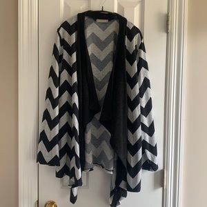 Women’s Boutique- Black & Gray Chevron Cardigan- Size 1X